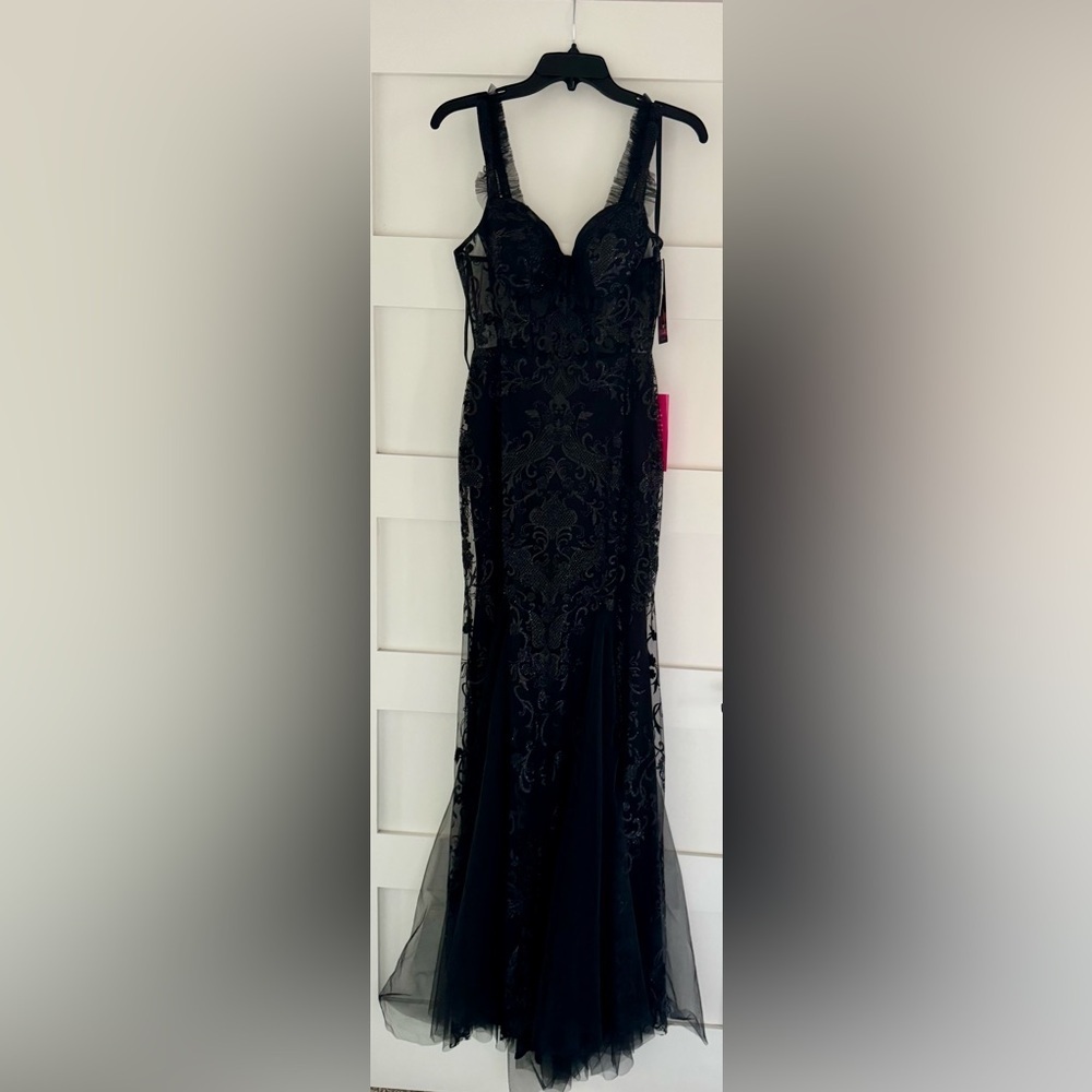 NWT Beautiful Black Lace Dress - Picture 2 of 5